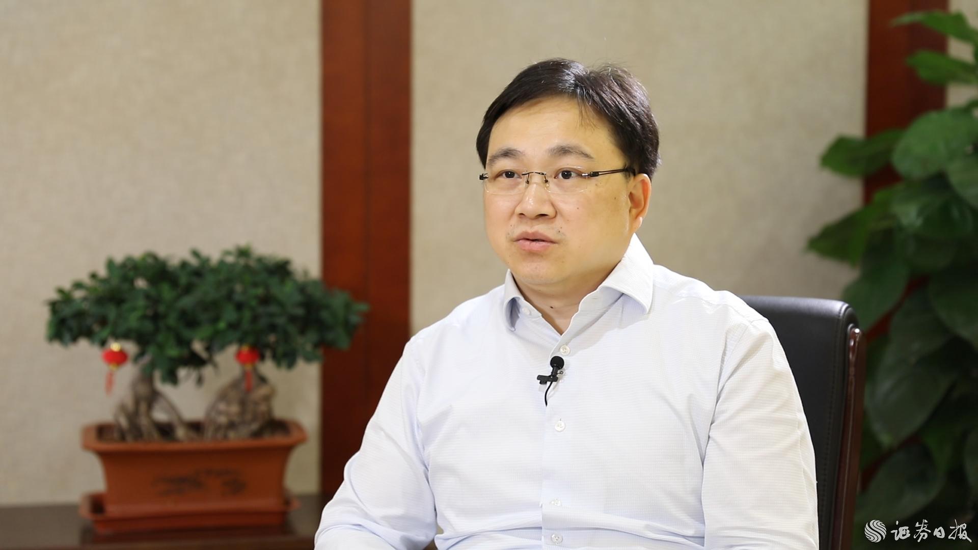 中國中冶總工程師肖鵬接受《證券日報》記者專訪。.jpg